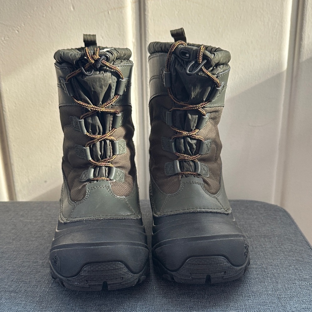 The North Face Boys Snow Boots - Olive Green and Black - Sz 5
